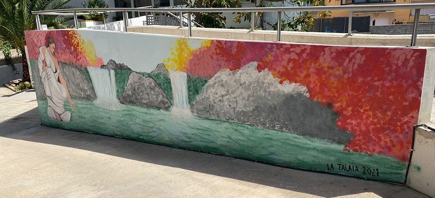 1r Batxillerat Artístic fa un mural a l'edifici de Jardineria i Floristeria | Imagen