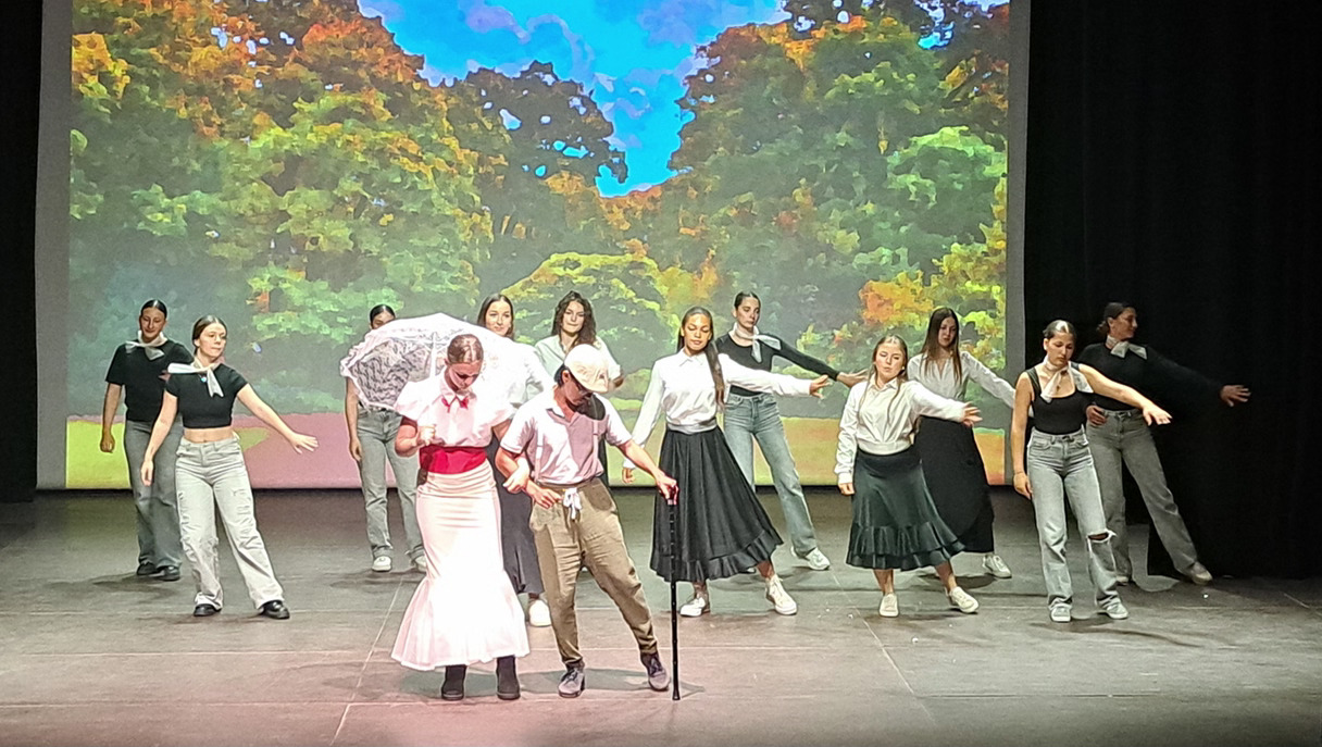 Gran èxit del musical de 4t d'ESO Mary Poppins | Imagen