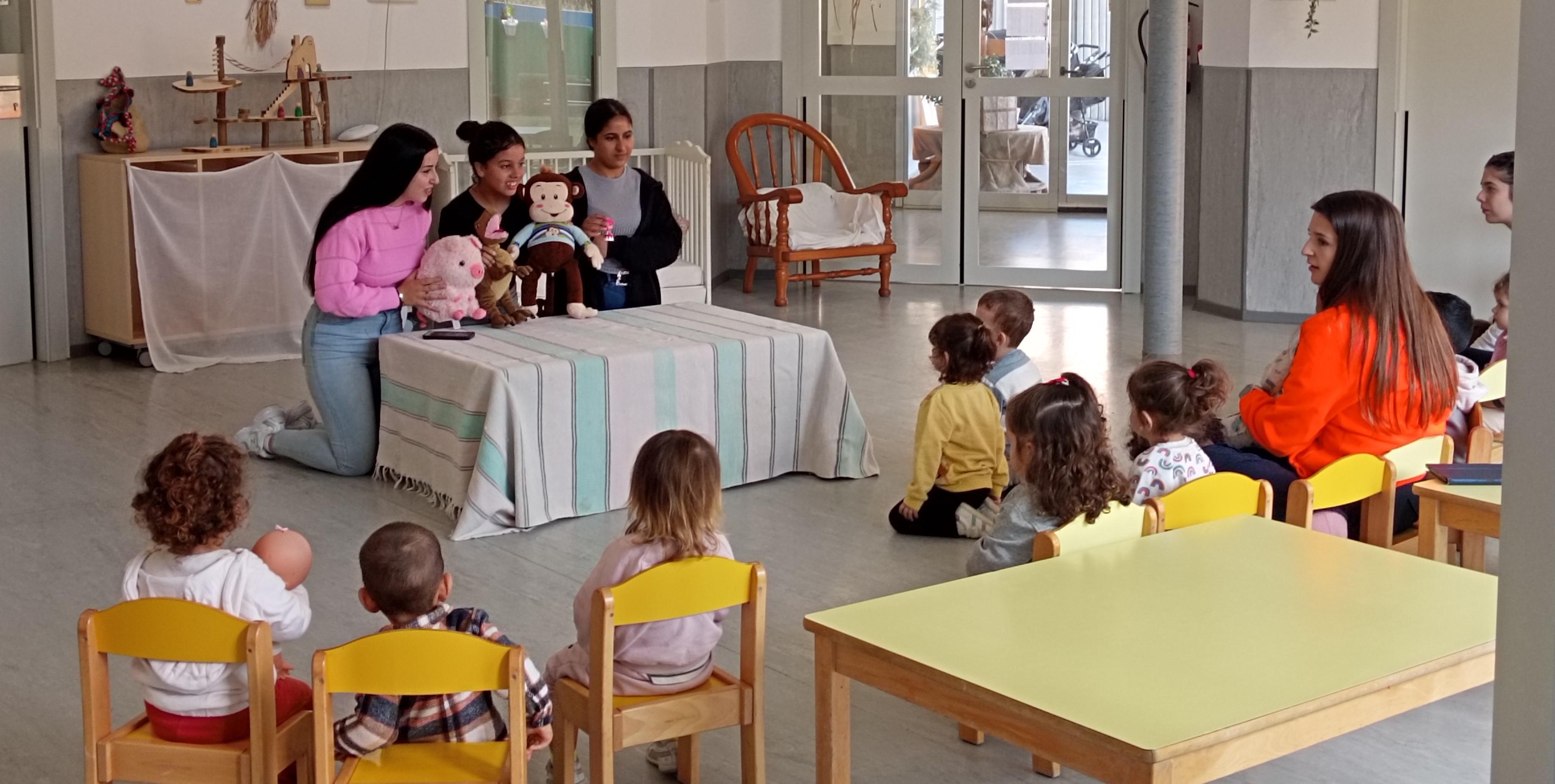 Contacontes a l'Escola Bressol el Rasclet | Imagen